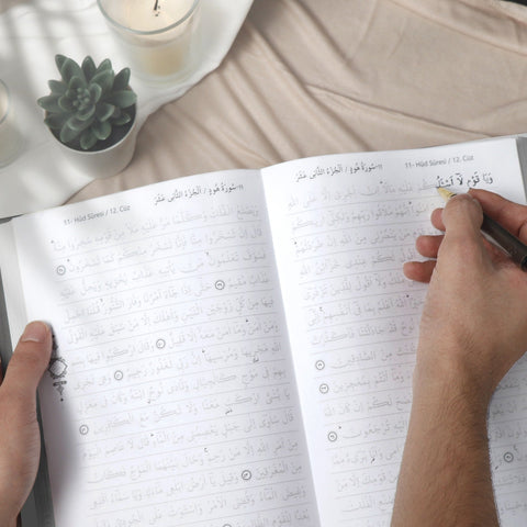 Gölgeli Kur'an-ı Kerim Yazı Mushafı (Orta Boy, Beyaz)